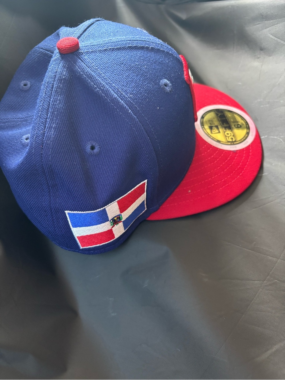 New Era Kids Navy and Red 59FIFTY Cap with Dominican Flag Patch - Picture 3 of 9